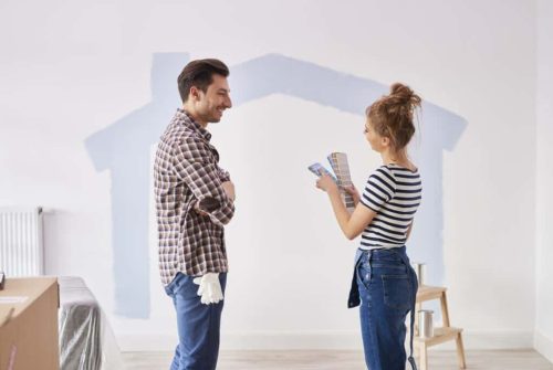 couple-painting-the-interior-wall-in-their-new-apartment-1024x684 (1)